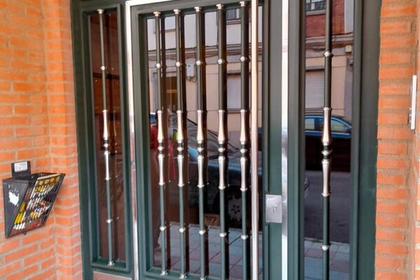 puerta de comunidad en laton cromado fabricantes en barcelona